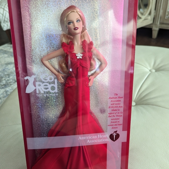 *Mattel Go Red for Women Heart Association Barbie - Rare - Picture 3 of 5